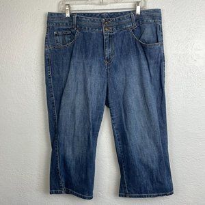 Eddie Bauer Women's Medium Wash Curvy Capri Jeans - Size 14